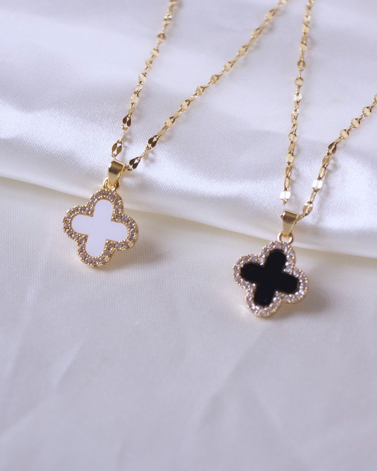 Double Sided Clover Pendent
