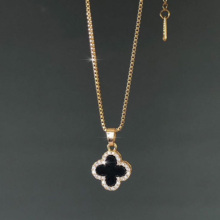Double Sided Clover Pendent